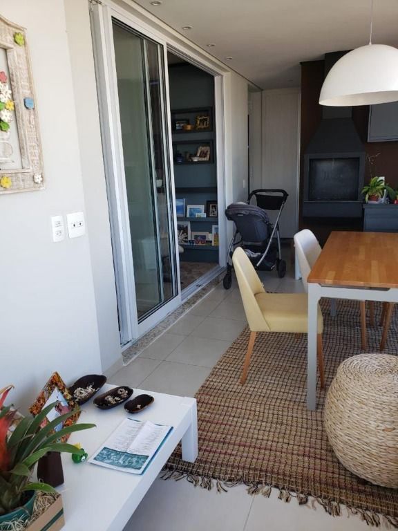 Apartamento à venda com 2 quartos, 70m² - Foto 3