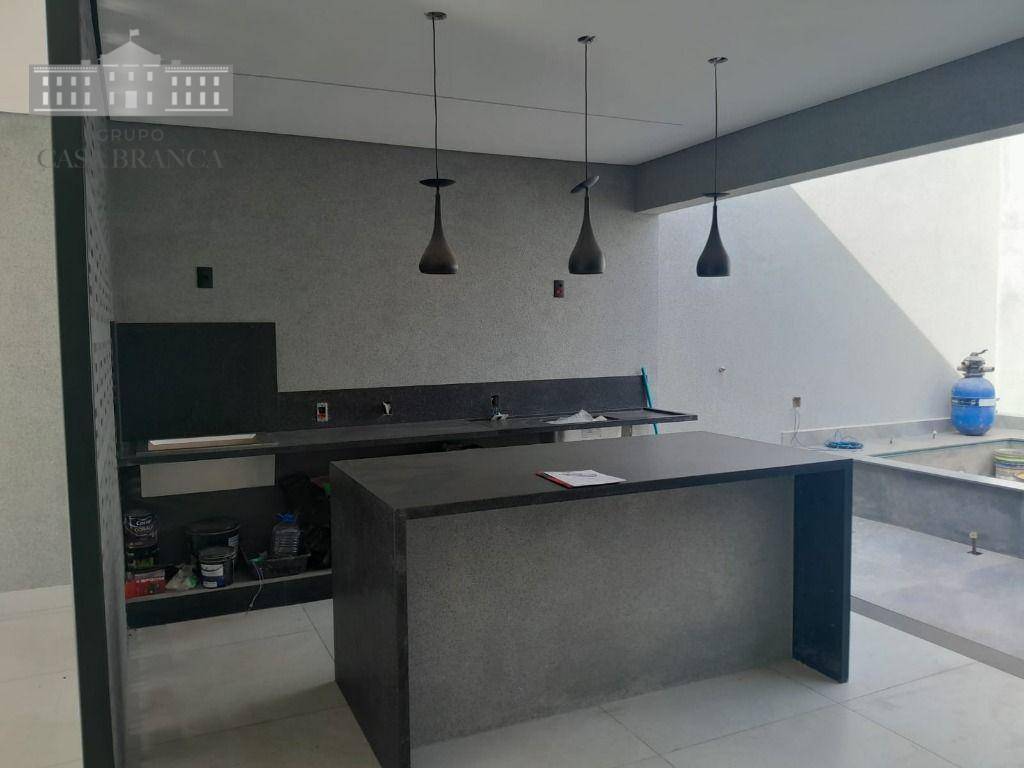 Casa à venda com 3 quartos, 187m² - Foto 2