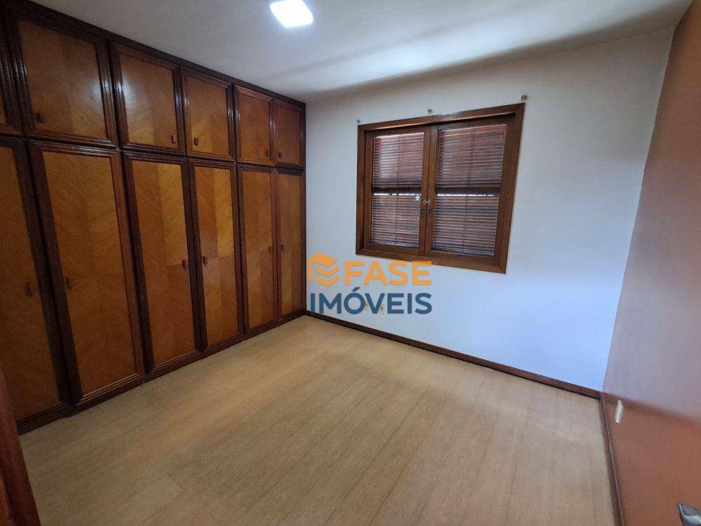 Casa à venda com 5 quartos, 260m² - Foto 17