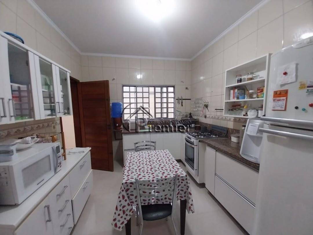 Casa à venda com 4 quartos, 150m² - Foto 8