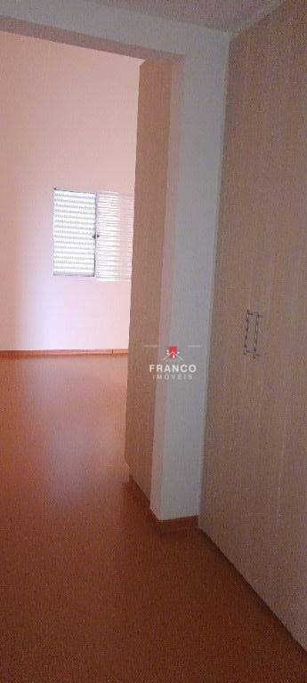 Casa de Condomínio para alugar com 3 quartos, 200m² - Foto 12