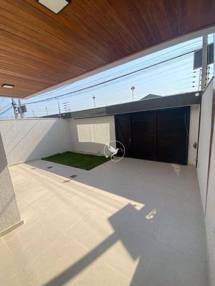 Casa à venda com 3 quartos, 210m² - Foto 1