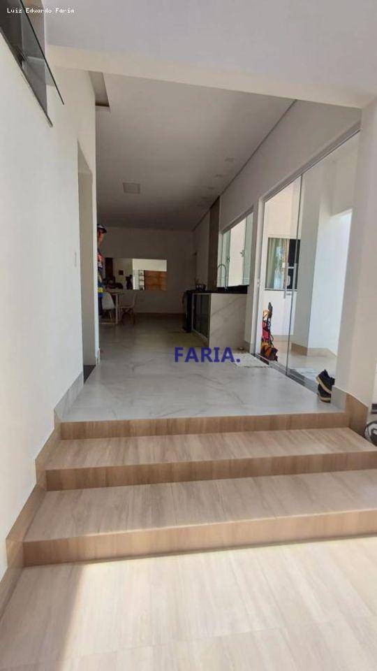 Casa à venda com 2 quartos, 180m² - Foto 6