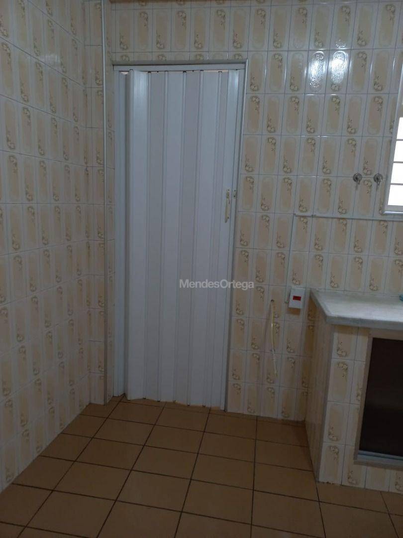 Apartamento para alugar com 2 quartos, 65m² - Foto 13