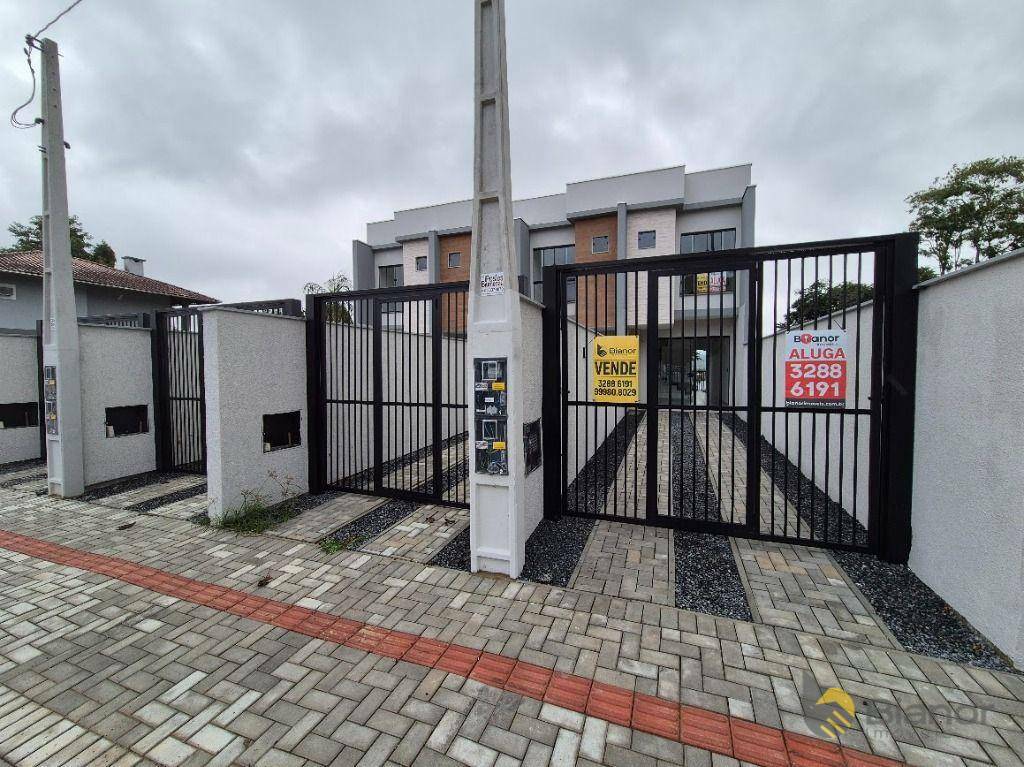 Casa à venda e aluguel com 2 quartos, 78m² - Foto 1