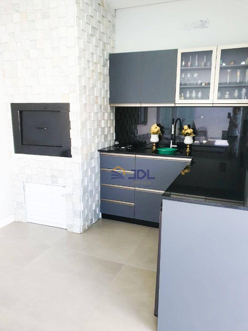 Casa à venda com 3 quartos, 301m² - Foto 8