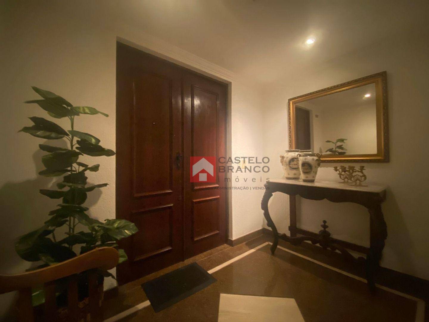 Apartamento à venda com 4 quartos, 225m² - Foto 1