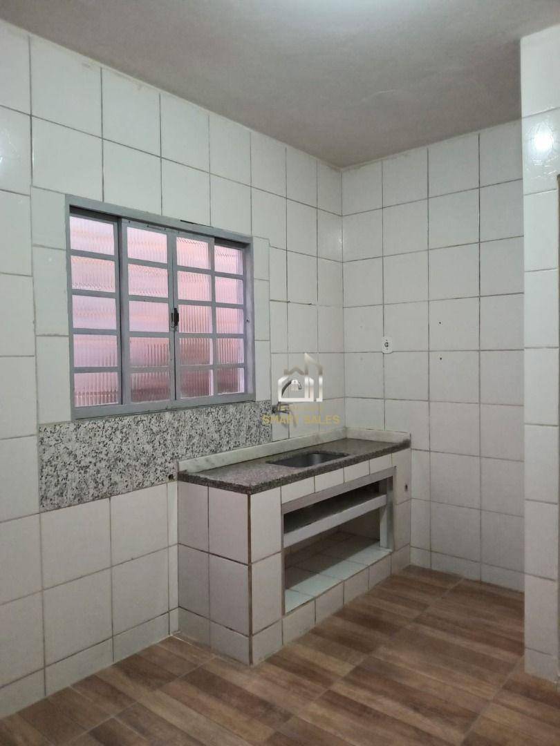 Casa à venda com 8 quartos, 350m² - Foto 1