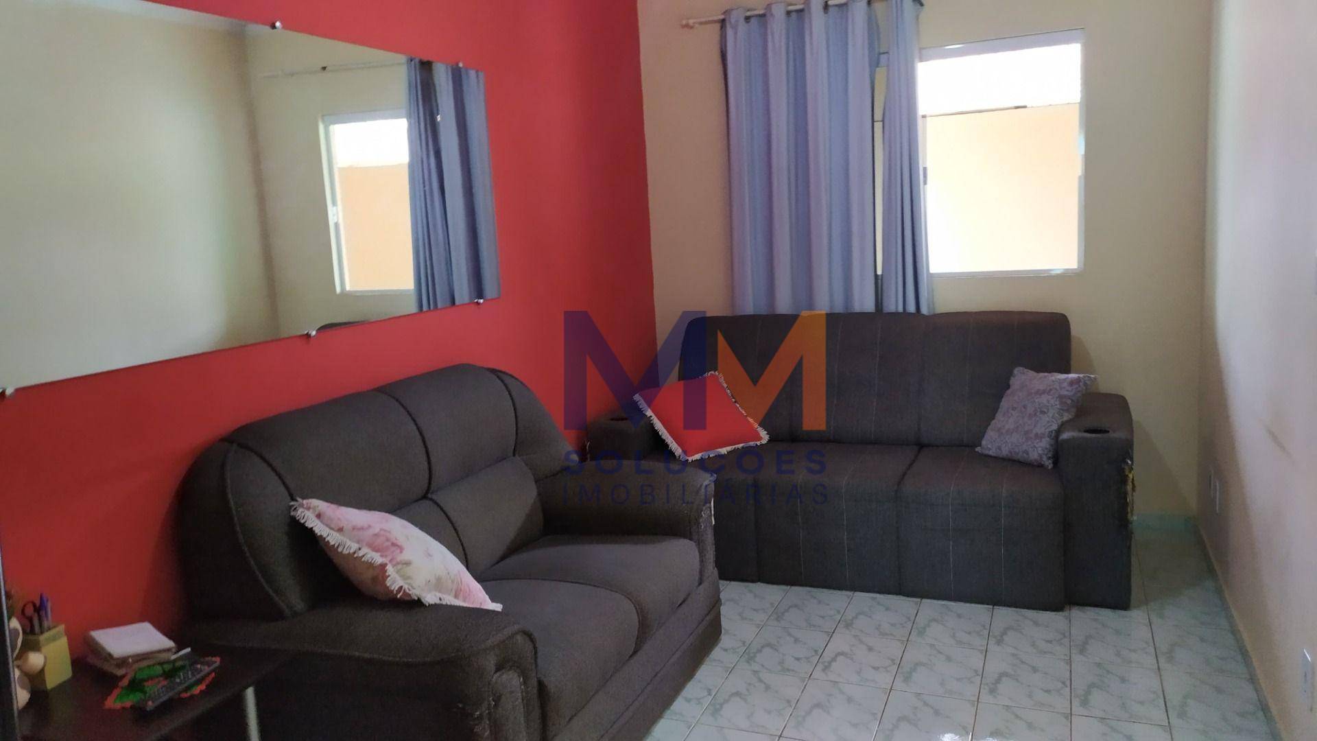 Casa à venda com 2 quartos, 70m² - Foto 1