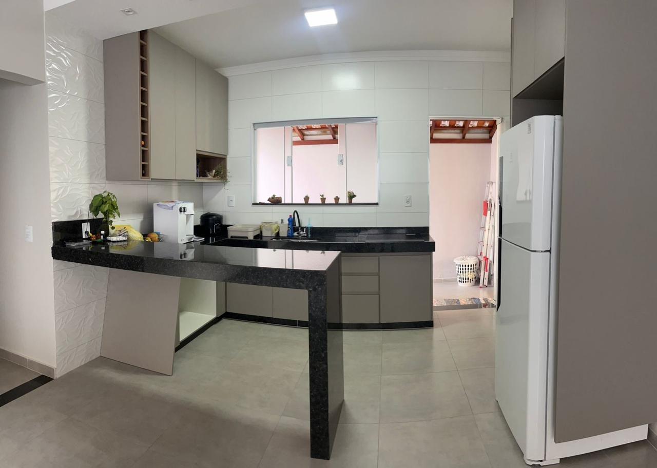 Casa à venda com 3 quartos, 200m² - Foto 4