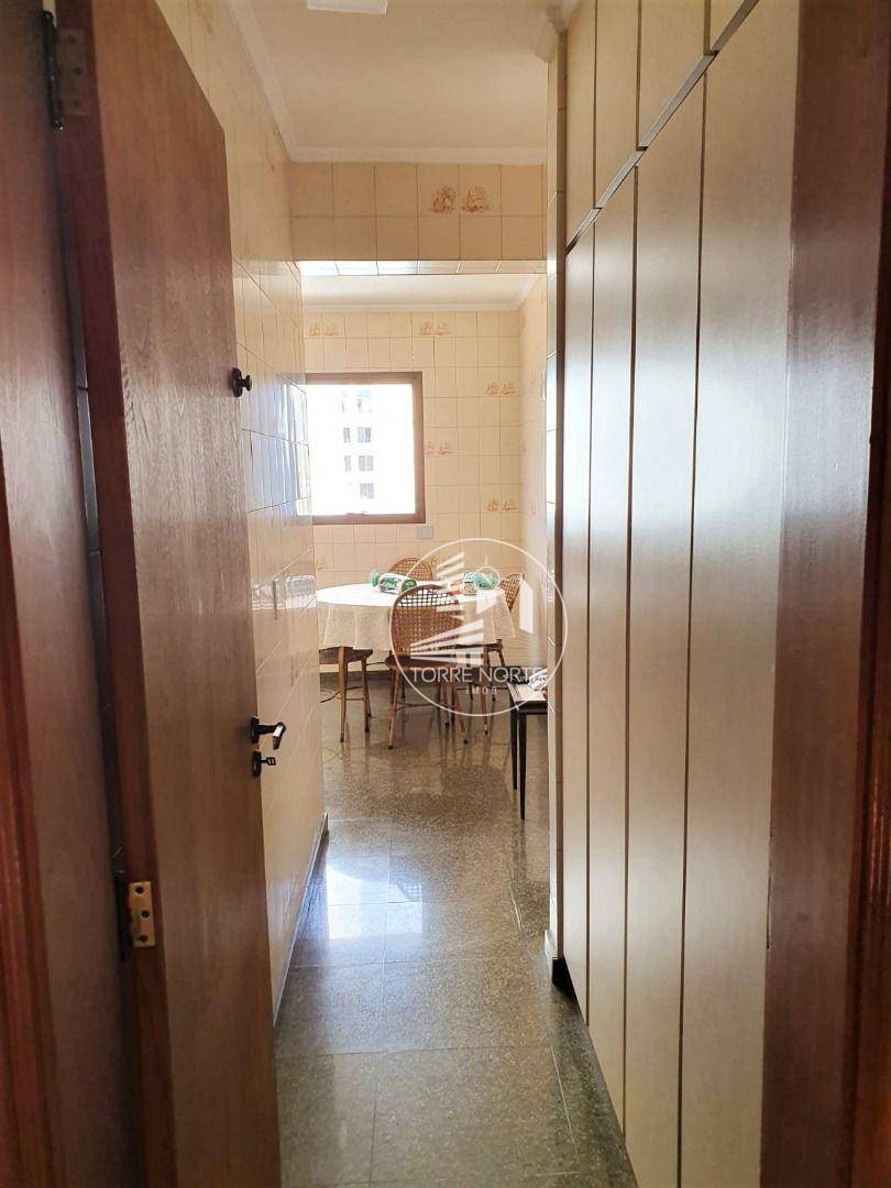 Apartamento à venda com 3 quartos, 240m² - Foto 26