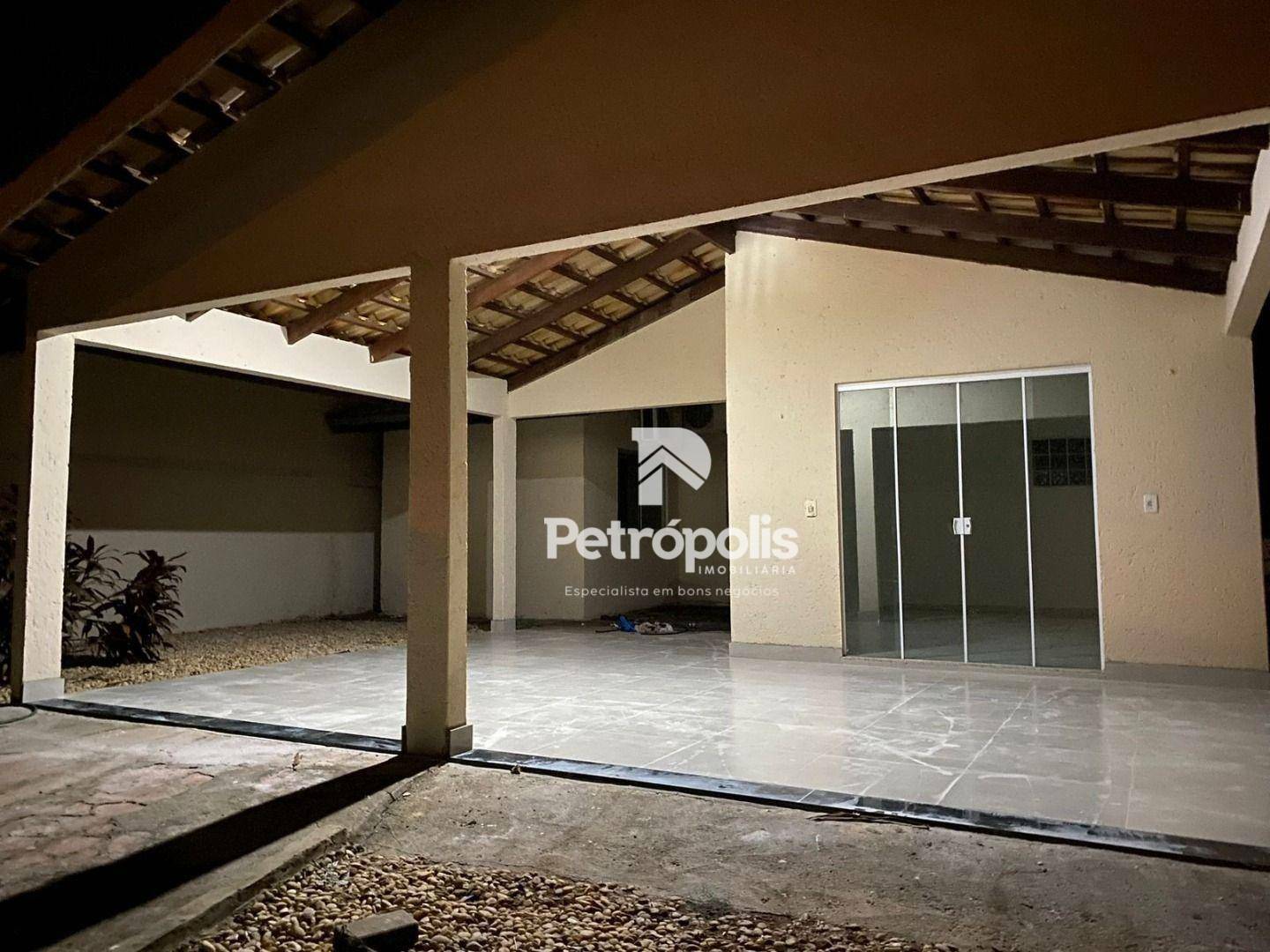 Casa à venda com 4 quartos, 180m² - Foto 1