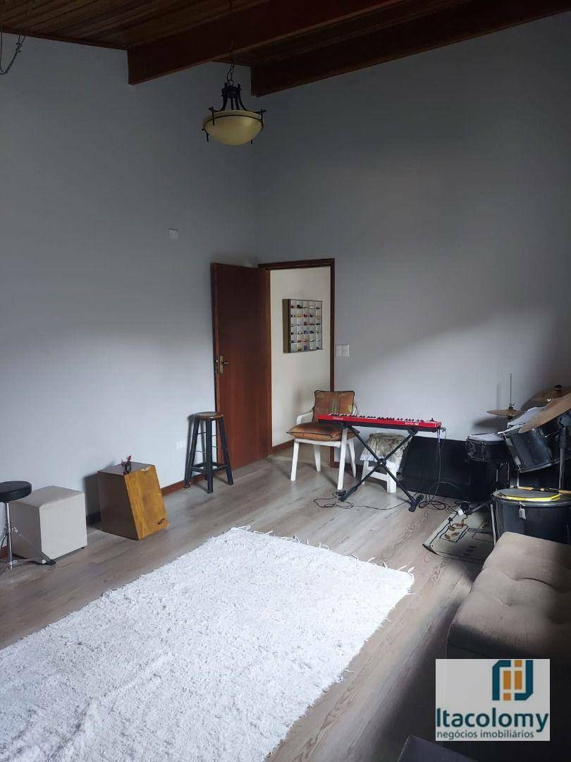 Casa à venda com 4 quartos, 200m² - Foto 31