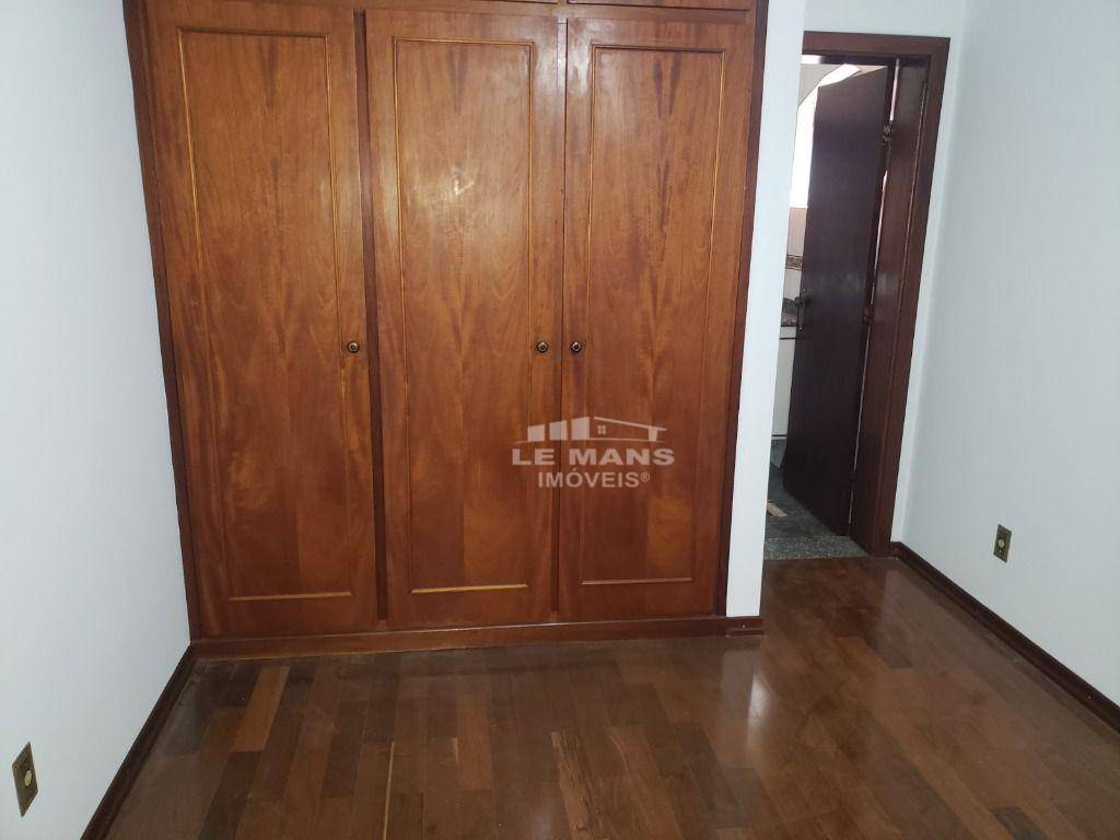 Casa à venda com 4 quartos, 244m² - Foto 16