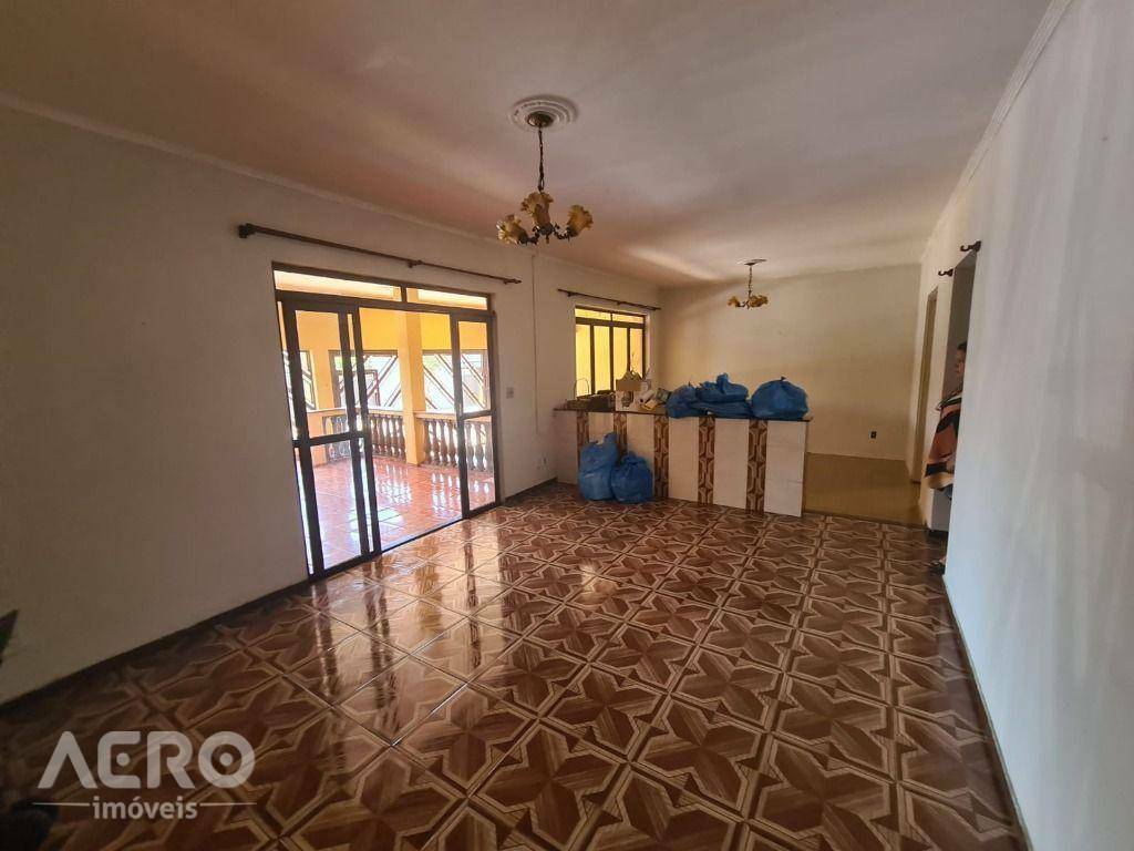 Casa à venda com 3 quartos, 200m² - Foto 9