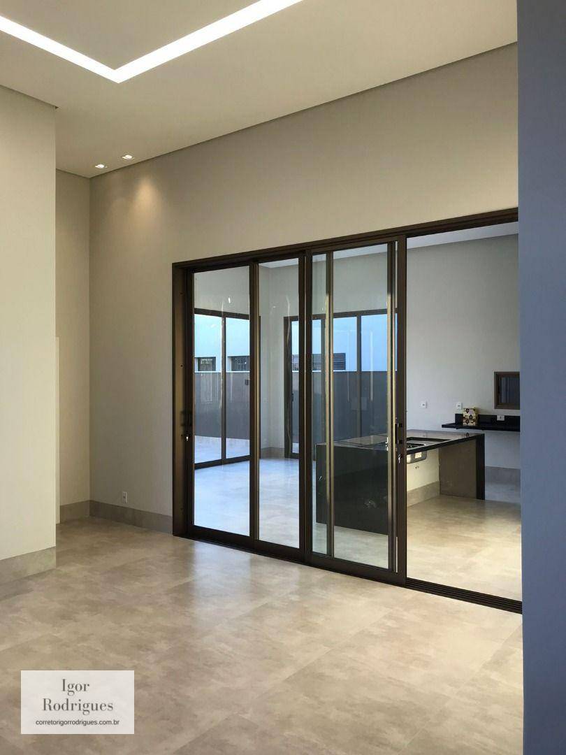 Casa à venda com 3 quartos, 320m² - Foto 2