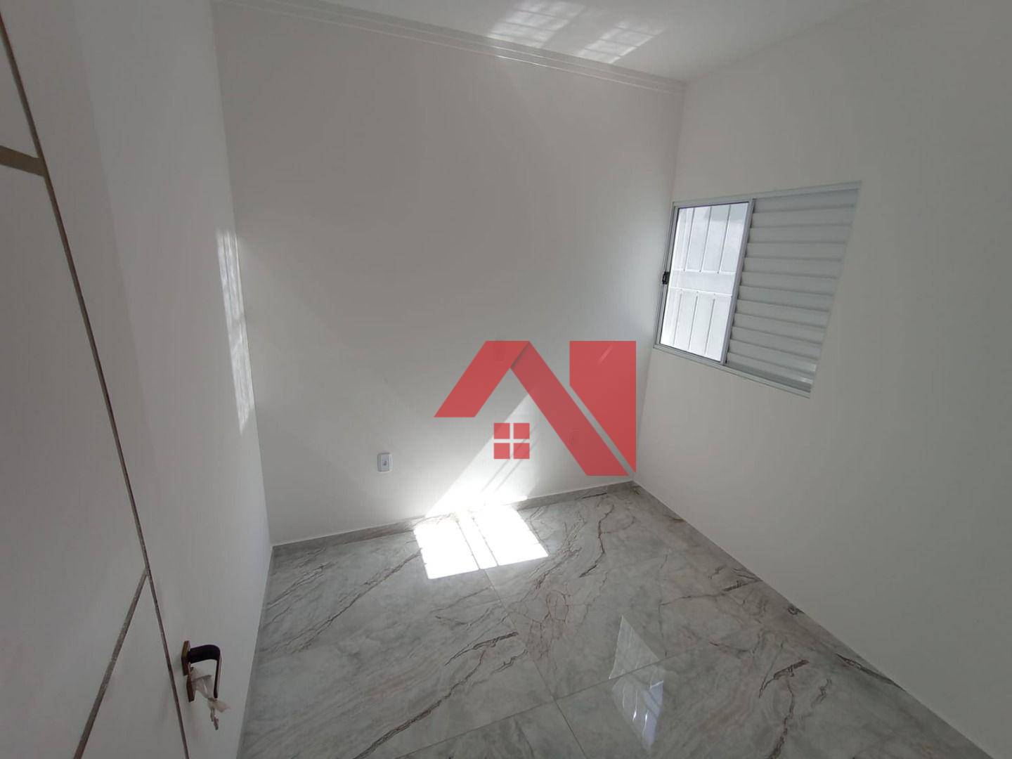Casa à venda com 3 quartos, 100m² - Foto 4