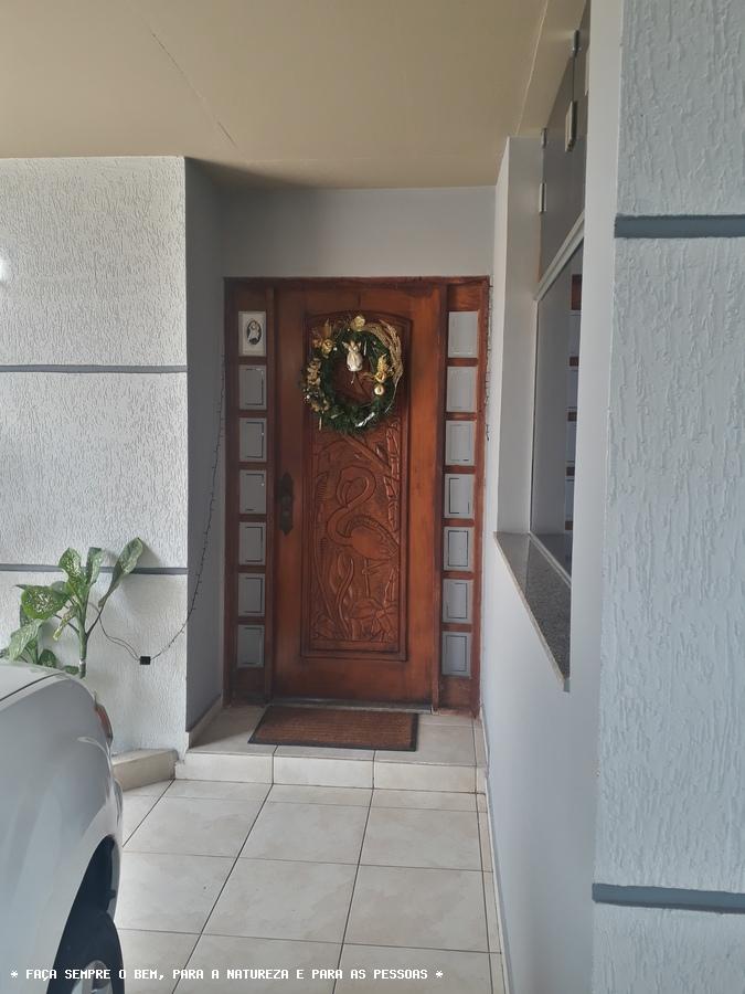 Casa, 5 quartos, 248 m² - Foto 1