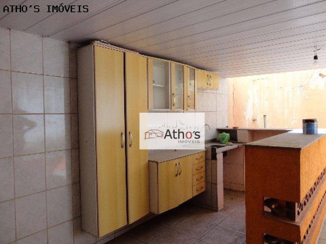 Casa à venda com 2 quartos, 100m² - Foto 2