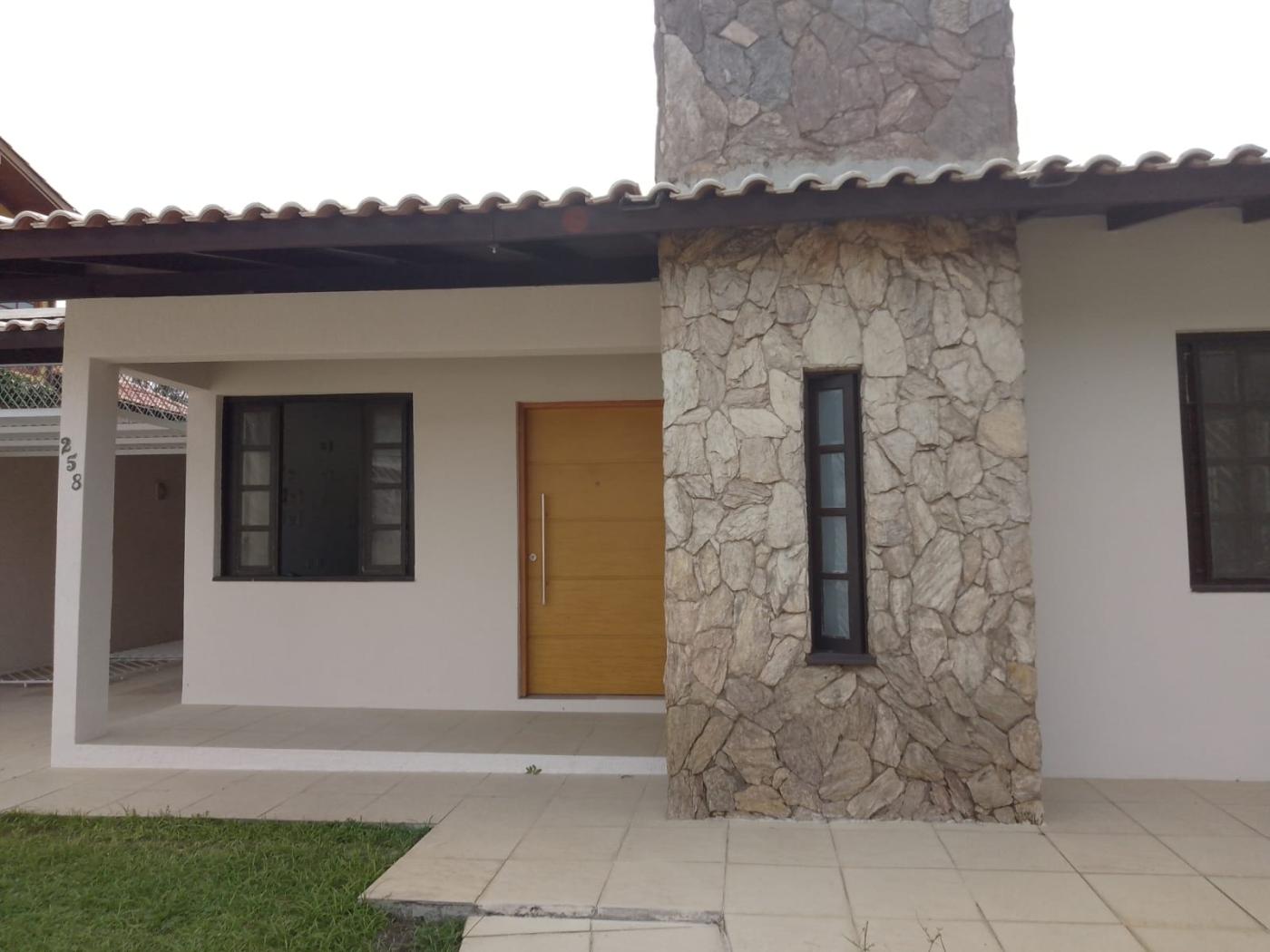 Casa à venda com 3 quartos, 195m² - Foto 1