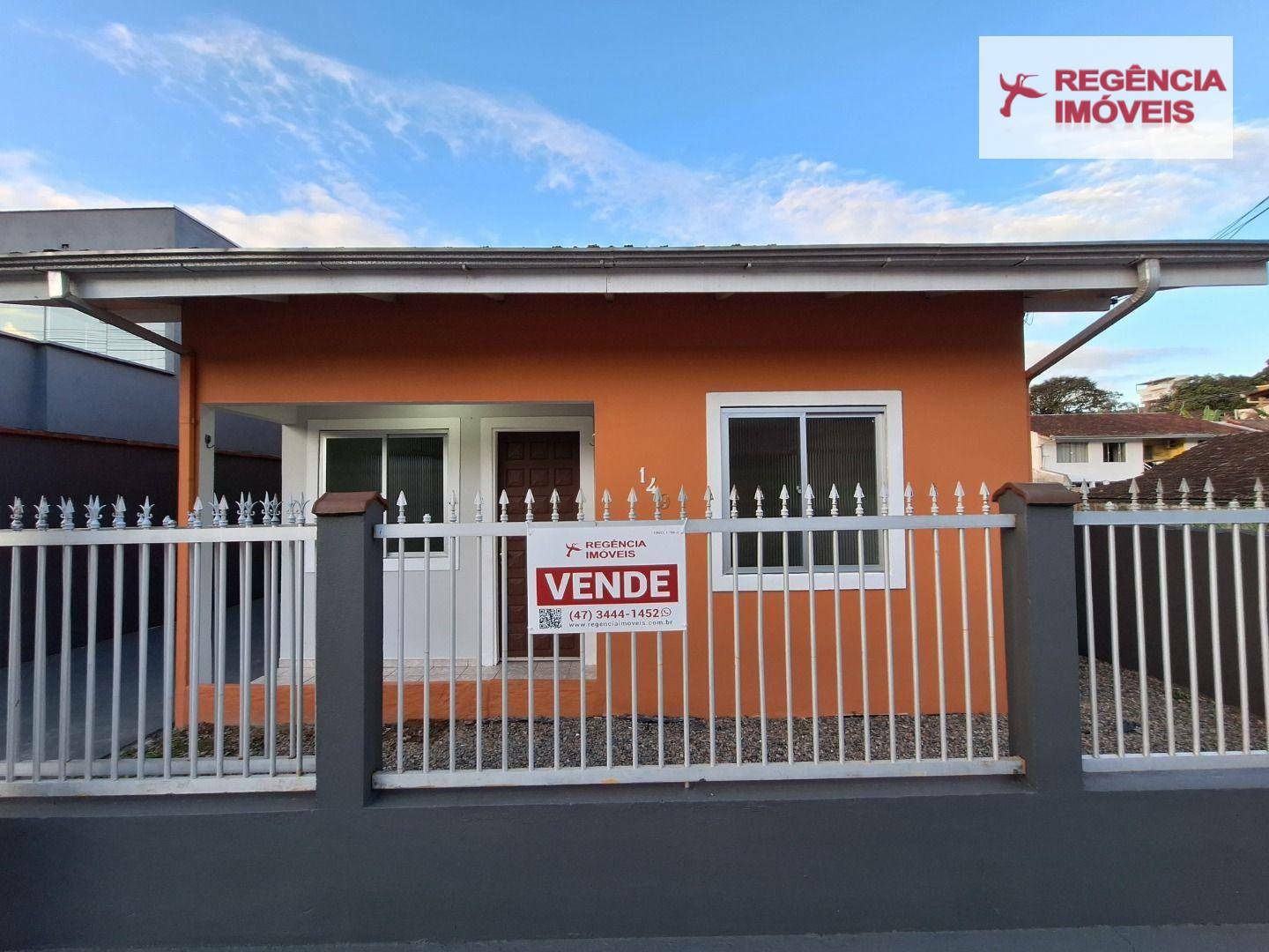 Casa à venda com 3 quartos, 100m² - Foto 1