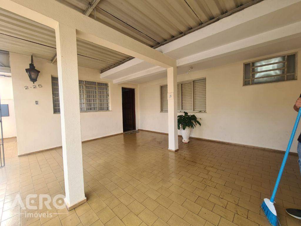 Casa à venda com 3 quartos, 190m² - Foto 2