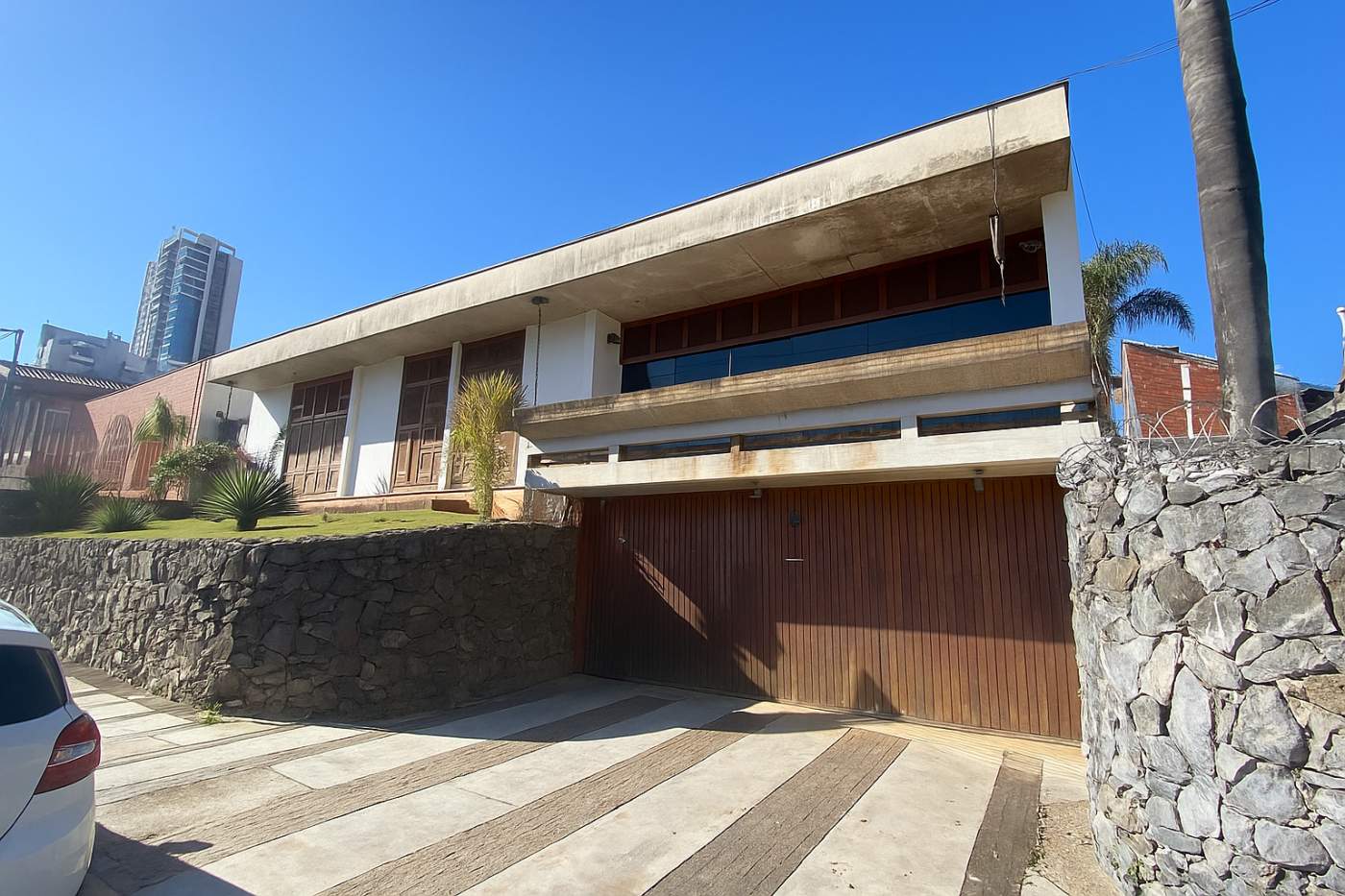 Casa para alugar com 4 quartos, 437m² - Foto 1