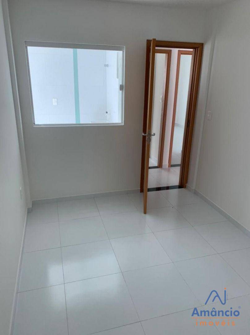 Casa à venda com 3 quartos, 76m² - Foto 5