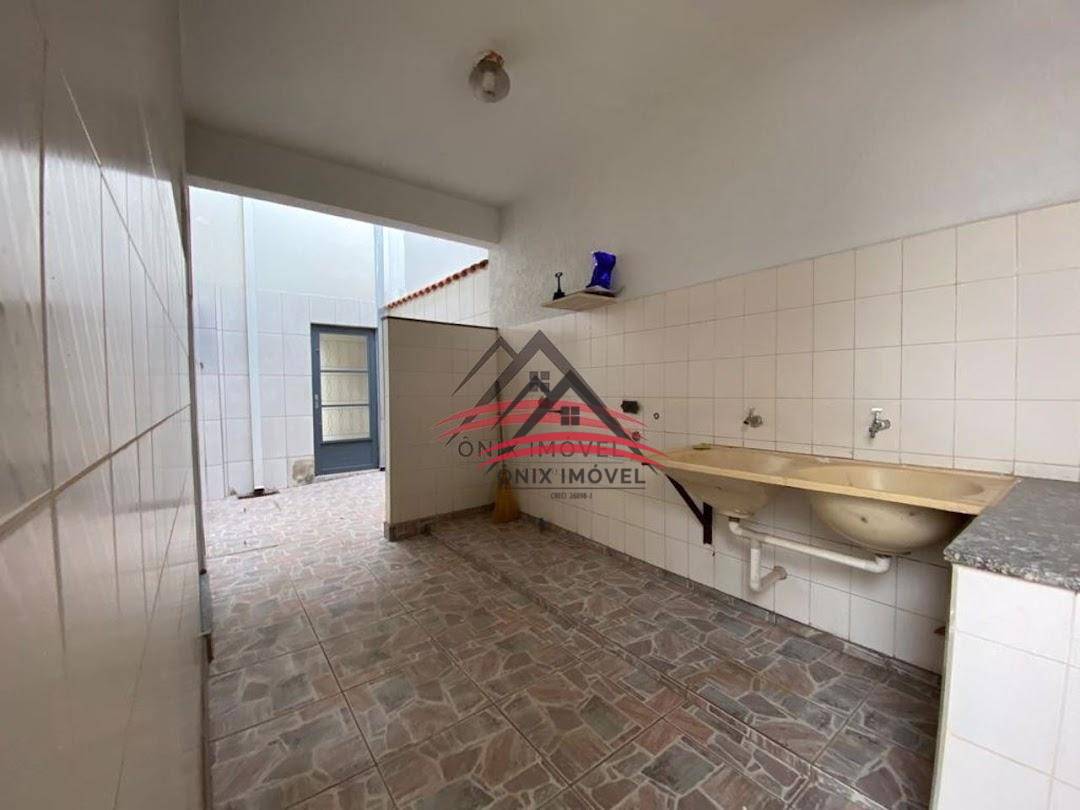 Casa à venda com 3 quartos, 360m² - Foto 8