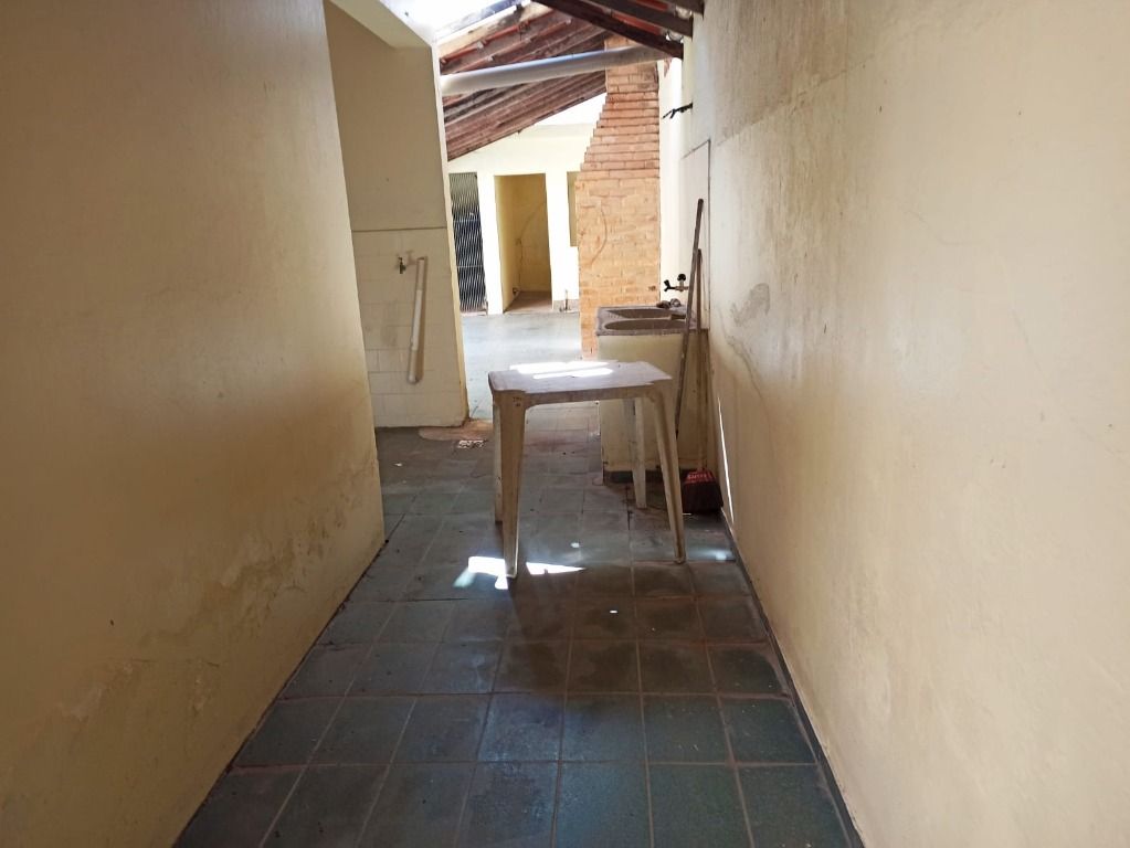 Casa à venda com 6 quartos, 300m² - Foto 12