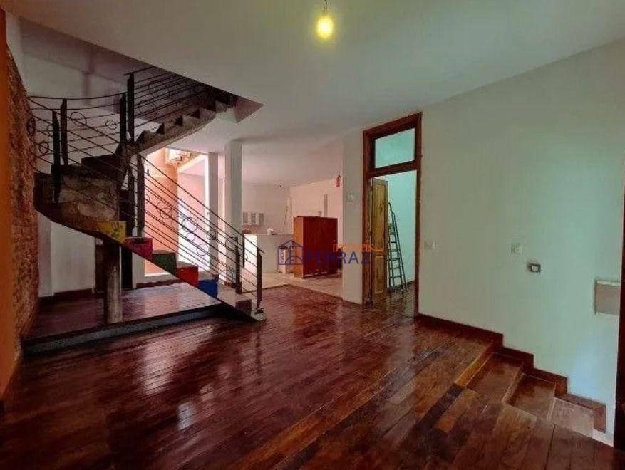 Casa à venda com 4 quartos, 240m² - Foto 2