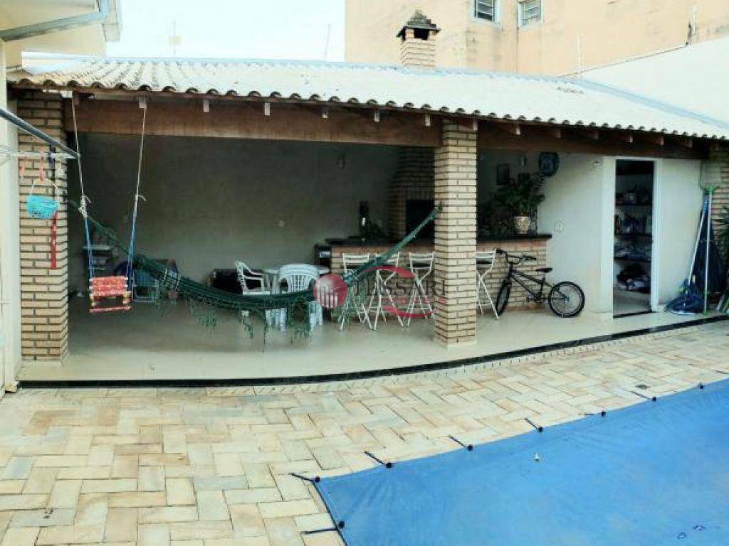 Casa à venda com 3 quartos, 240m² - Foto 9