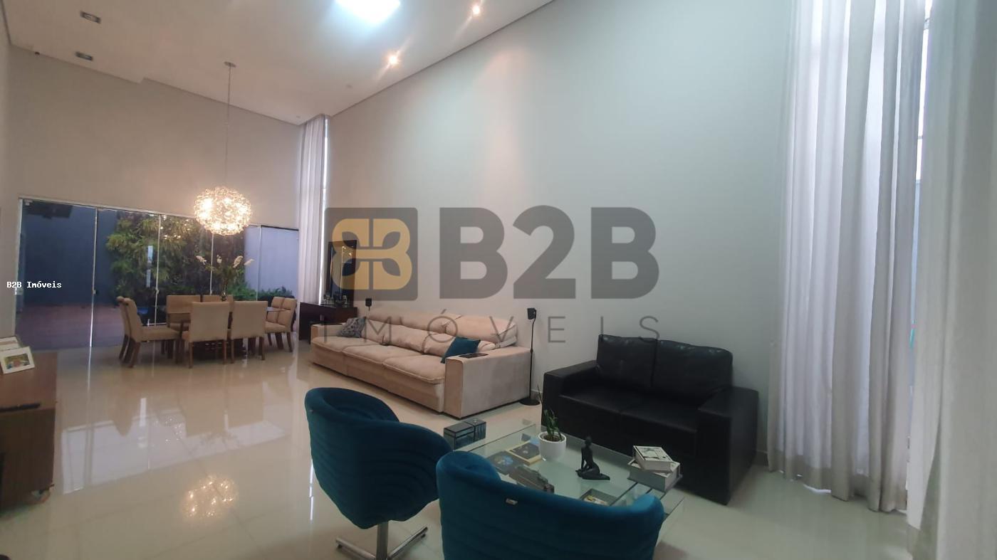 Casa de Condomínio à venda com 3 quartos, 227m² - Foto 1