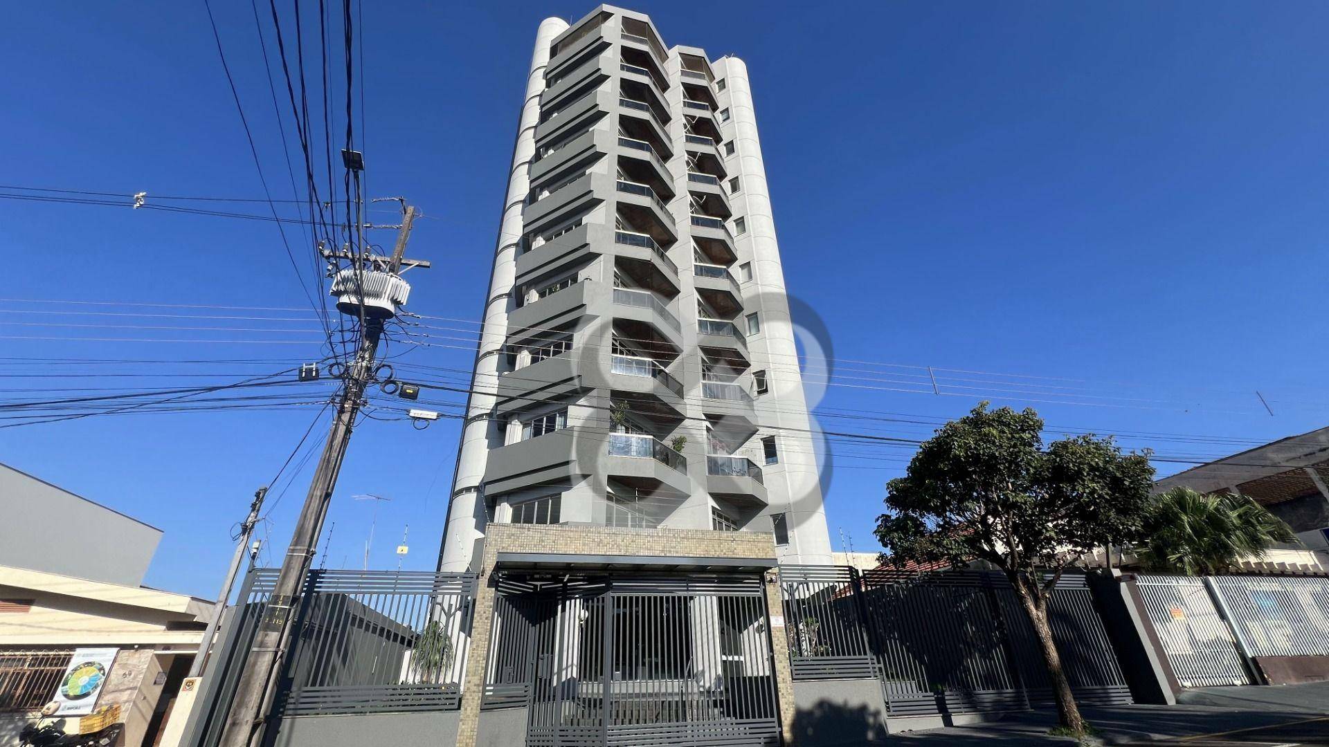Apartamento à venda com 3 quartos, 168m² - Foto 1