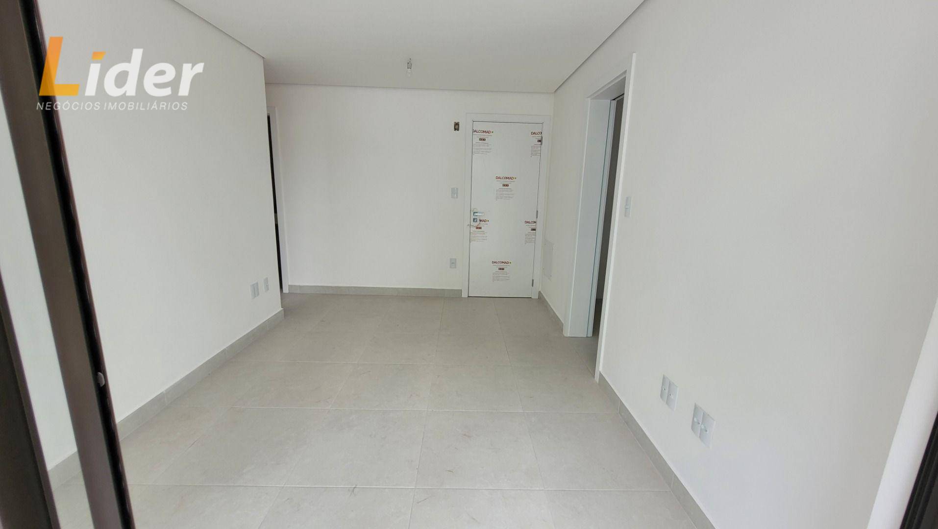 Apartamento à venda com 2 quartos, 65m² - Foto 3