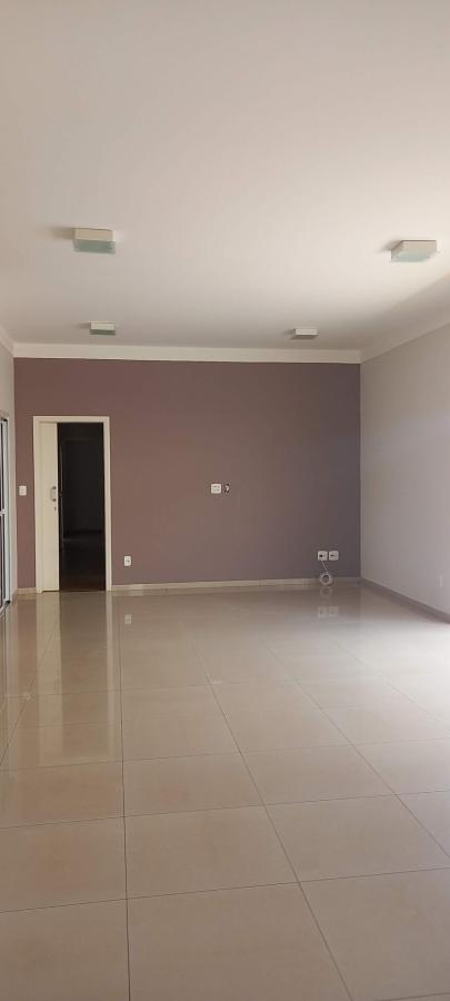 Casa de Condomínio à venda com 3 quartos, 254m² - Foto 2