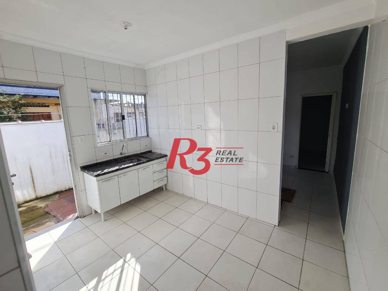 Casa à venda com 2 quartos, 100m² - Foto 1