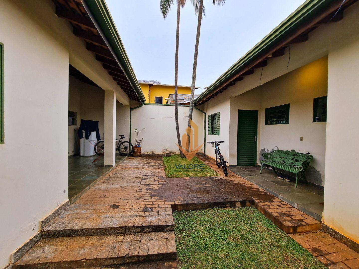 Casa à venda com 8 quartos, 365m² - Foto 29