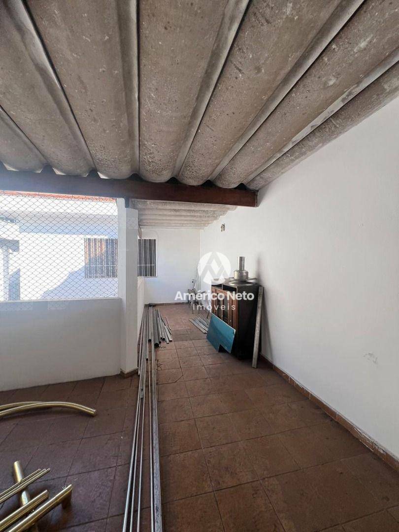 Casa à venda e aluguel com 2 quartos, 240m² - Foto 2