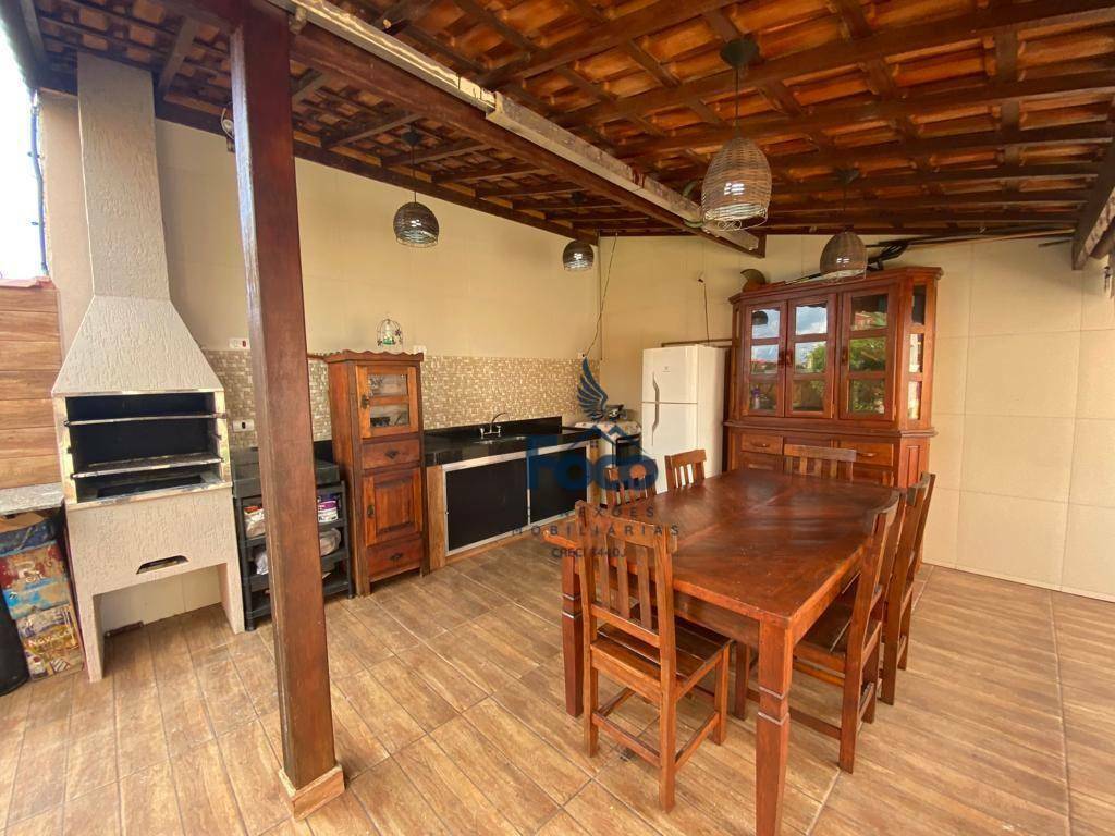 Casa à venda com 4 quartos, 250m² - Foto 3