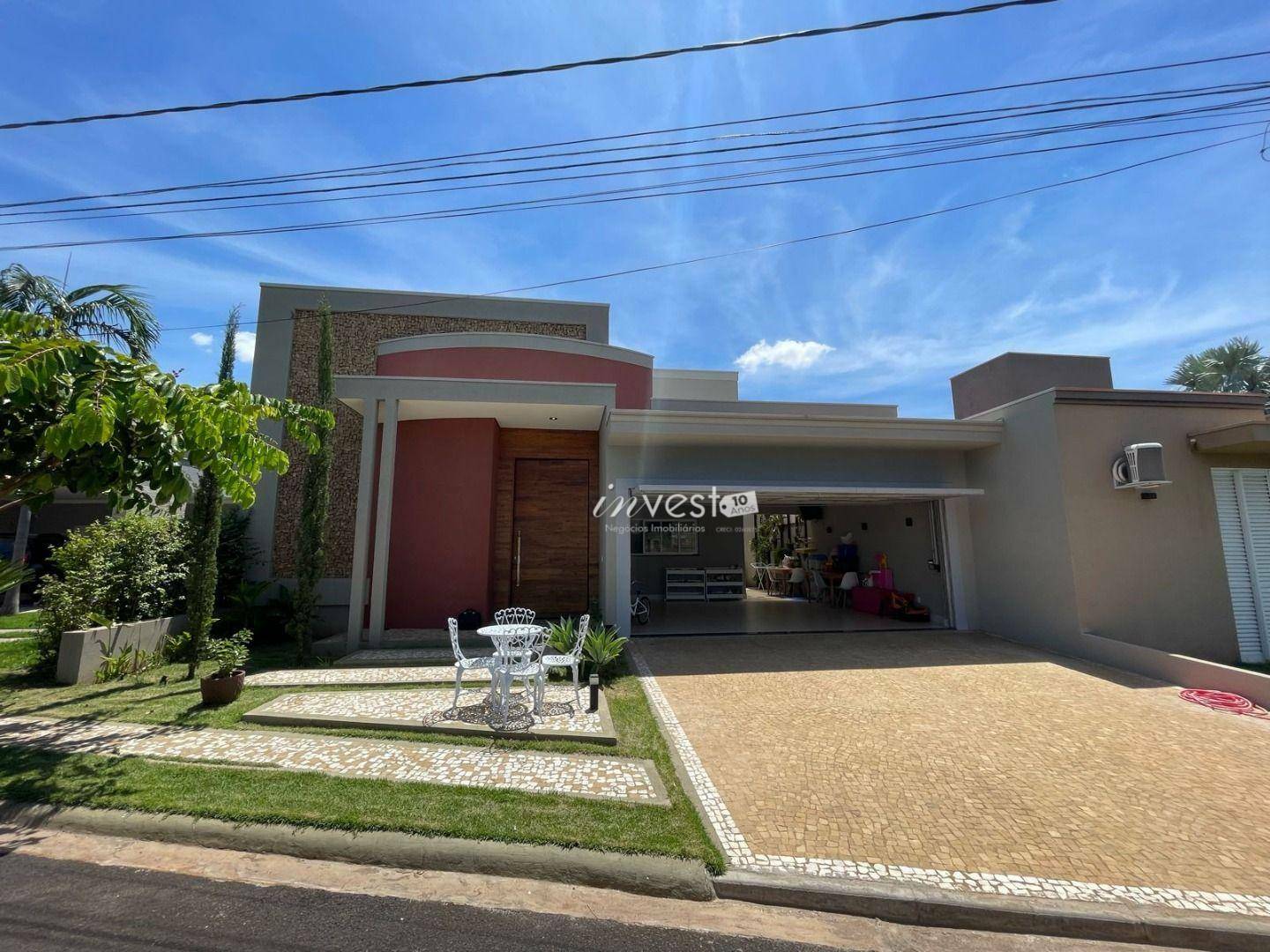 Casa à venda com 3 quartos, 200m² - Foto 1