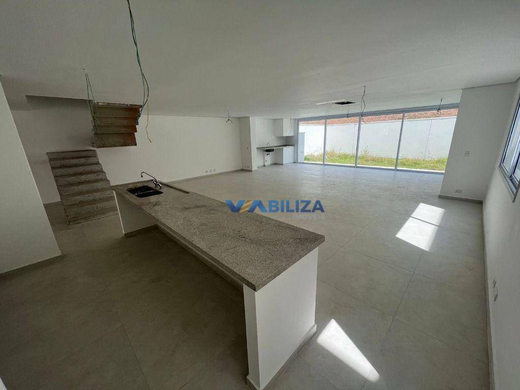 Sobrado à venda com 4 quartos, 260m² - Foto 4