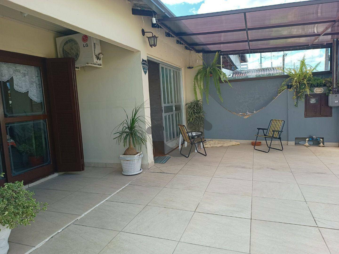 Casa à venda com 3 quartos, 120m² - Foto 2