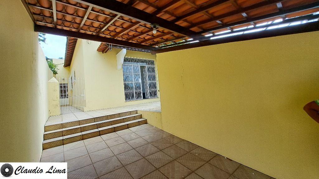 Casa à venda com 2 quartos, 185m² - Foto 2