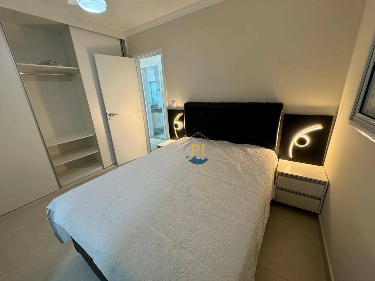 Apartamento à venda com 2 quartos, 75m² - Foto 2