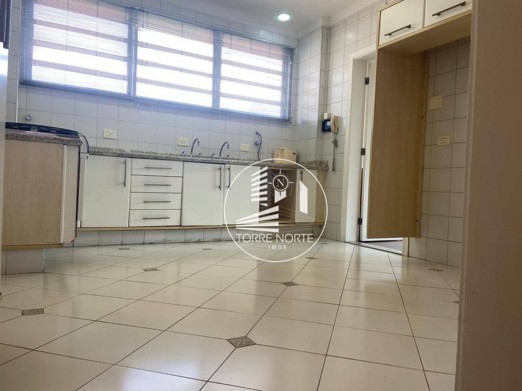 Apartamento à venda com 3 quartos, 218m² - Foto 12