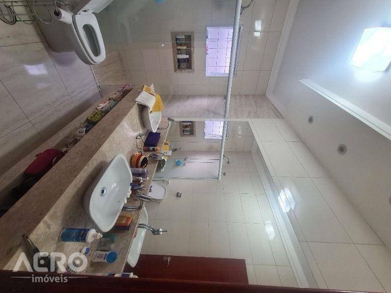 Casa de Condomínio à venda com 3 quartos, 220m² - Foto 29