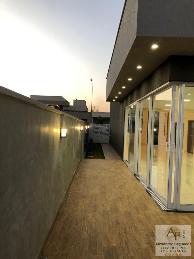 Casa de Condomínio à venda com 4 quartos, 212m² - Foto 4