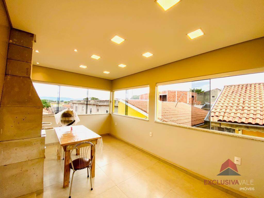 Casa à venda com 3 quartos, 183m² - Foto 1