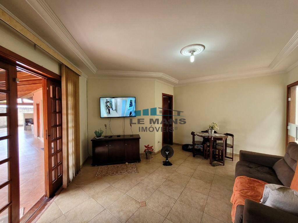 Casa à venda com 3 quartos, 200m² - Foto 10